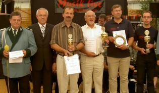 (v.l.n.r.) Karl Remus (2. Brudermeister), Wilhelm Hintzen (stellvertretenden Brgermeister), Hermann-Josef Pingen (Ortbauernschaft), Heiner Sommer (TG Bettenhoven), Hr. Lessenich, Hr. Lessenich (beide Freiwillige Feuerwehr Rdingen)